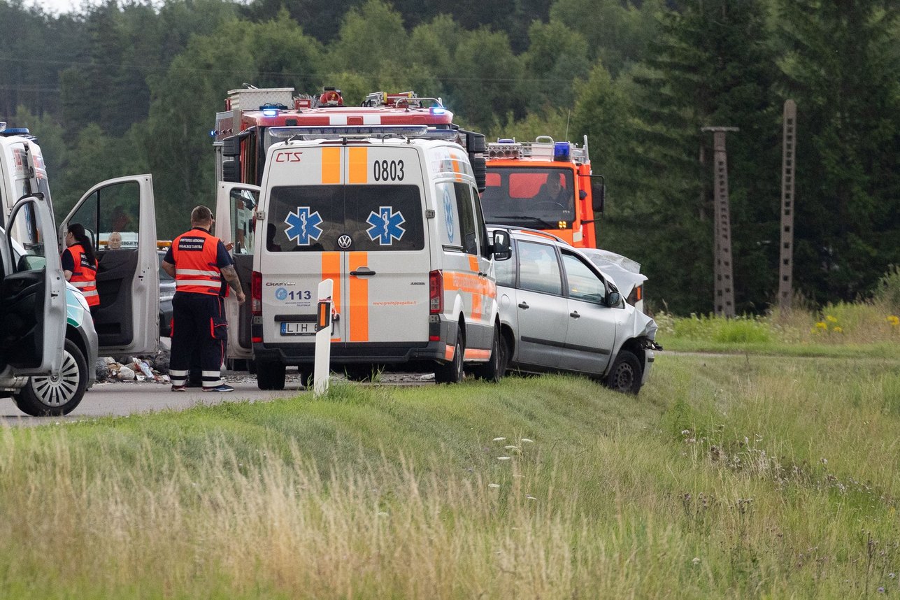 Tragiška avarija Vilniaus rajone: žuvo 19-metė BMW vairuotoja
