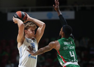 Mindaugas Kuzminskas, Lorenzo Brownas