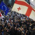 Sakartvele į protesto demonstracijas rinkosi tūkstančiai žmonių