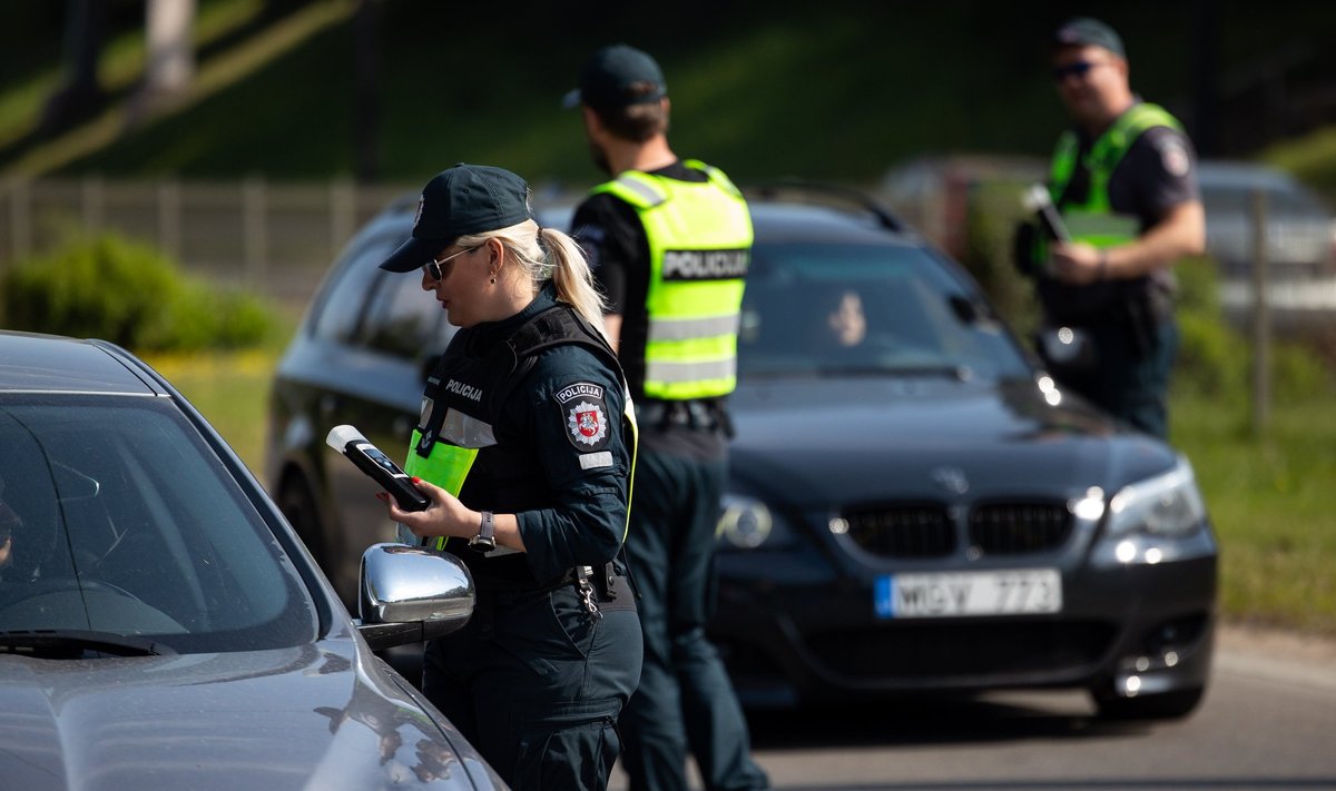 10 tūkst. eurų išmokomis pareigūnus vilios ir Vilniaus rajonas