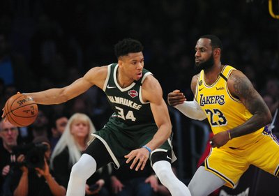 Giannis Antetokounmpo ir LeBronas Jamesas