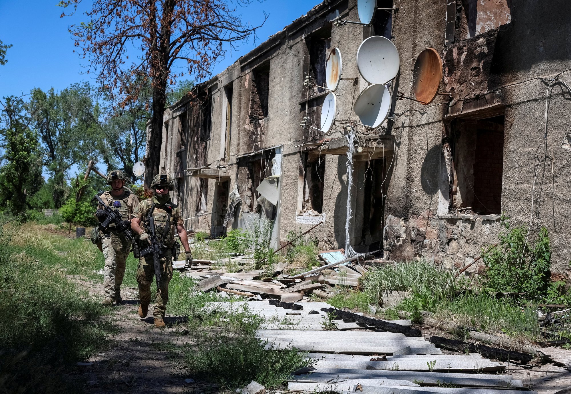 Russia Advances on Kostiantynivka, Destroying Positions Amidst Ukrainian Shortages