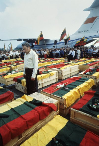 Tremtinių palaikai iš Sibiro atskraidinti į Lietuvą, 1989 m. liepos 28 d., Kėdainių karinis aerodromas