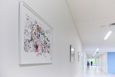 Aisčio piešiniai, kai jam buvo 9 metai – jie eksponuojami Santaros klinikų Vaiko raidos centre.