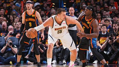 NBA pusfinalių starte fenomenalus Jokičius apvogė „Thunder“, o čempionai krito prieš „Knicks“