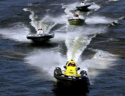 Motorinių valčių lenktynės