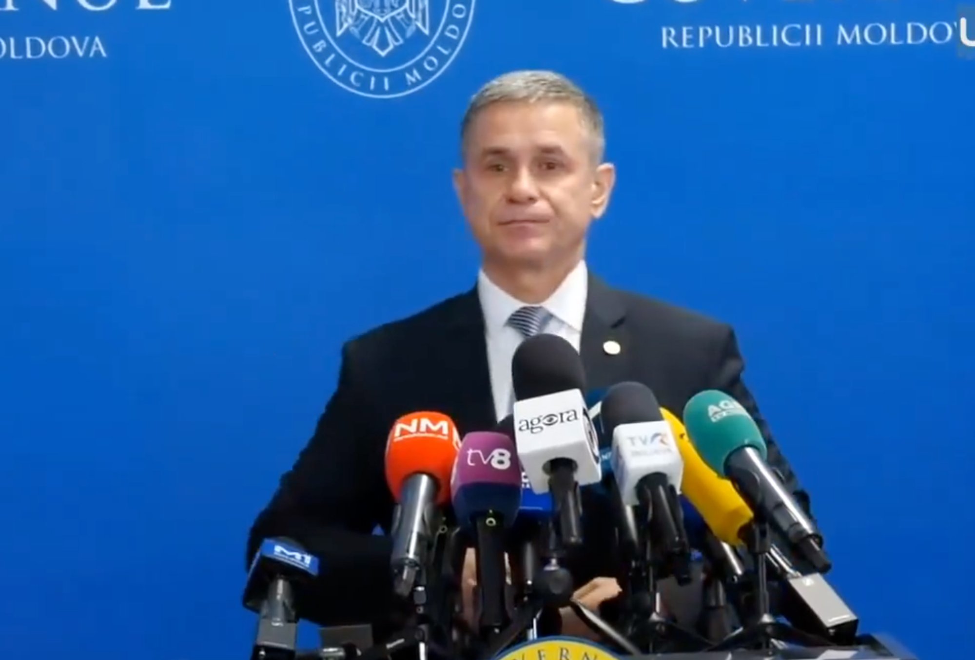 Moldova's defense minister refuses to answer in Russian