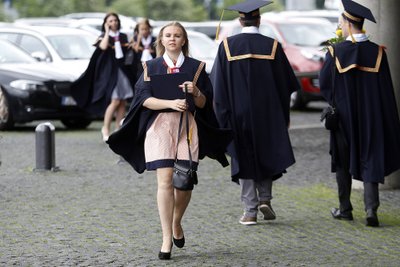 LSMU studentai renkasi į diplomų įteikimo šventę