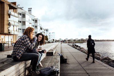 Malmės Vakarinio uosto krantinė, pritraukianti žmones iš viso miesto visais metų laikais