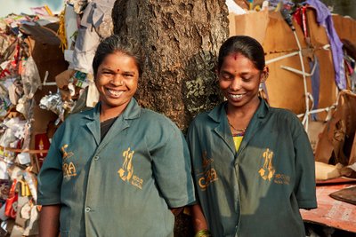 Annamma ir Geetha - Dry Waste Collection Centro atstovės