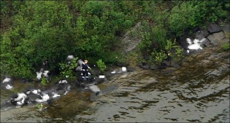 Paskelbta nuotrauka, kurioje neryškiai matomas saloje šaudęs žudikas