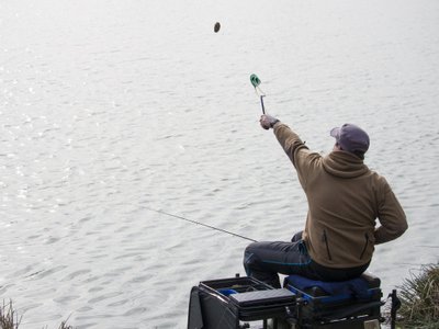 Jauko rutulys sviedžiamas laidyne