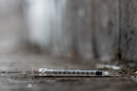 Vaizdo kamerų įrašuose – vyro mirtis: motinai apraudant sūnų, dar du vaikai gali likti be tėvo