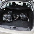 Tauragės rajone automobilyje ir garaže rasta kontrabandinių cigarečių