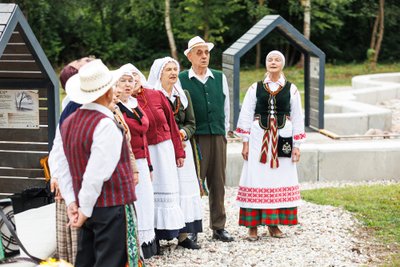 „Dugniečių“ kolektyvas „Samylų senolės“