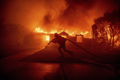  Didžiulis miško gaisras Los Andželo priemiestyje