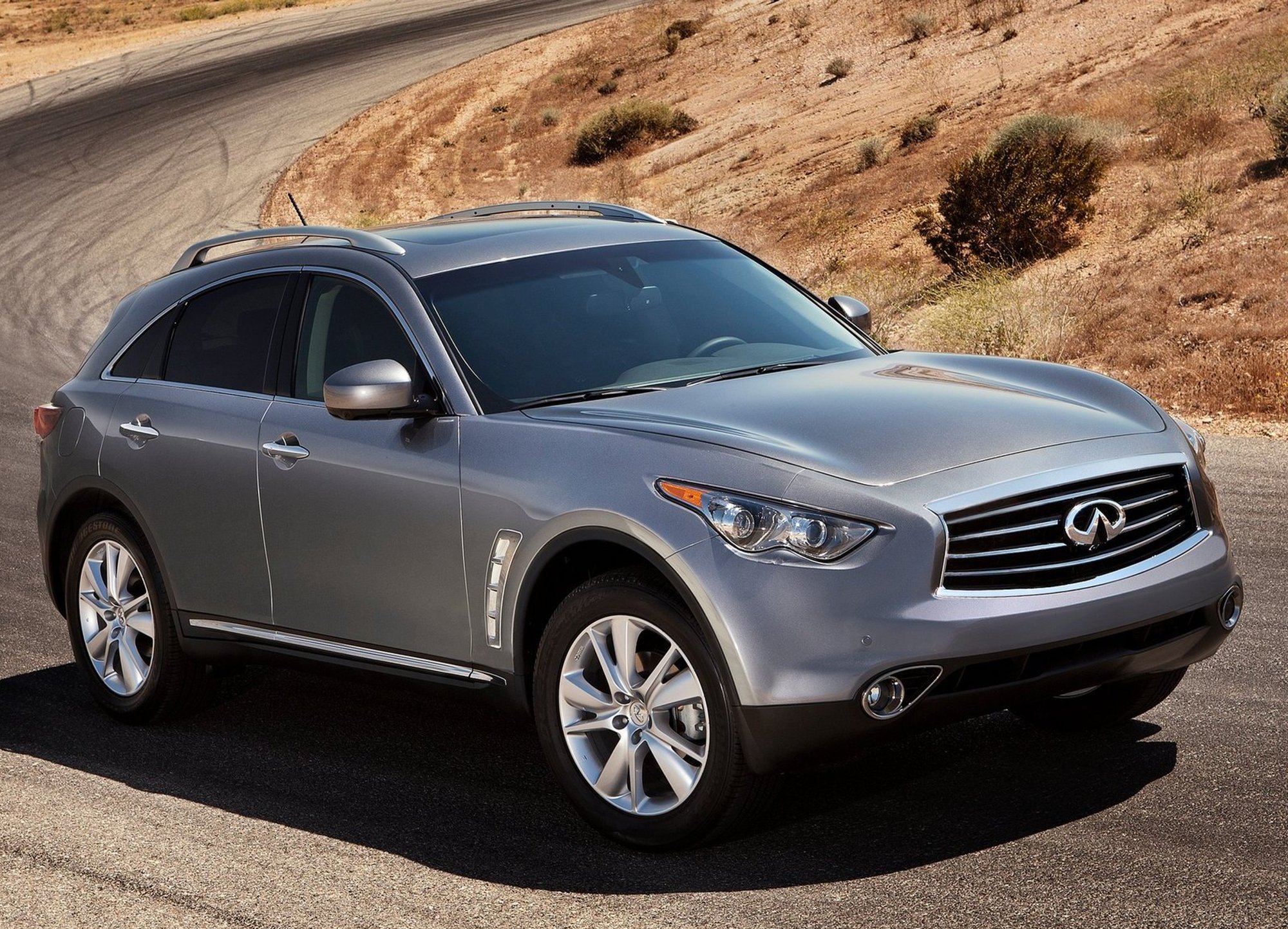 Infiniti“ atnaujino FX visureigį - Delfi auto