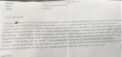 Tokį lapą, kuriame nufotografuotas apkarpytas skundas, ligoninės vadovė perdavė Konsultacinės poliklinikos vedėjui, esą kaip įrodymą, kad slaugytoja Rasa skundžiasi medikai ir pacientai.