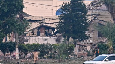 Pakistanas skelbia numušęs penkis Indijos lėktuvus 