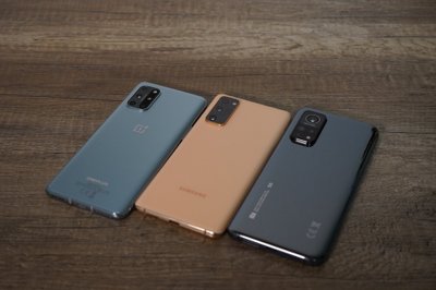 OnePlus 8T, Samsung Galaxy S20 FE, Xiaomi Mi 10T Pro