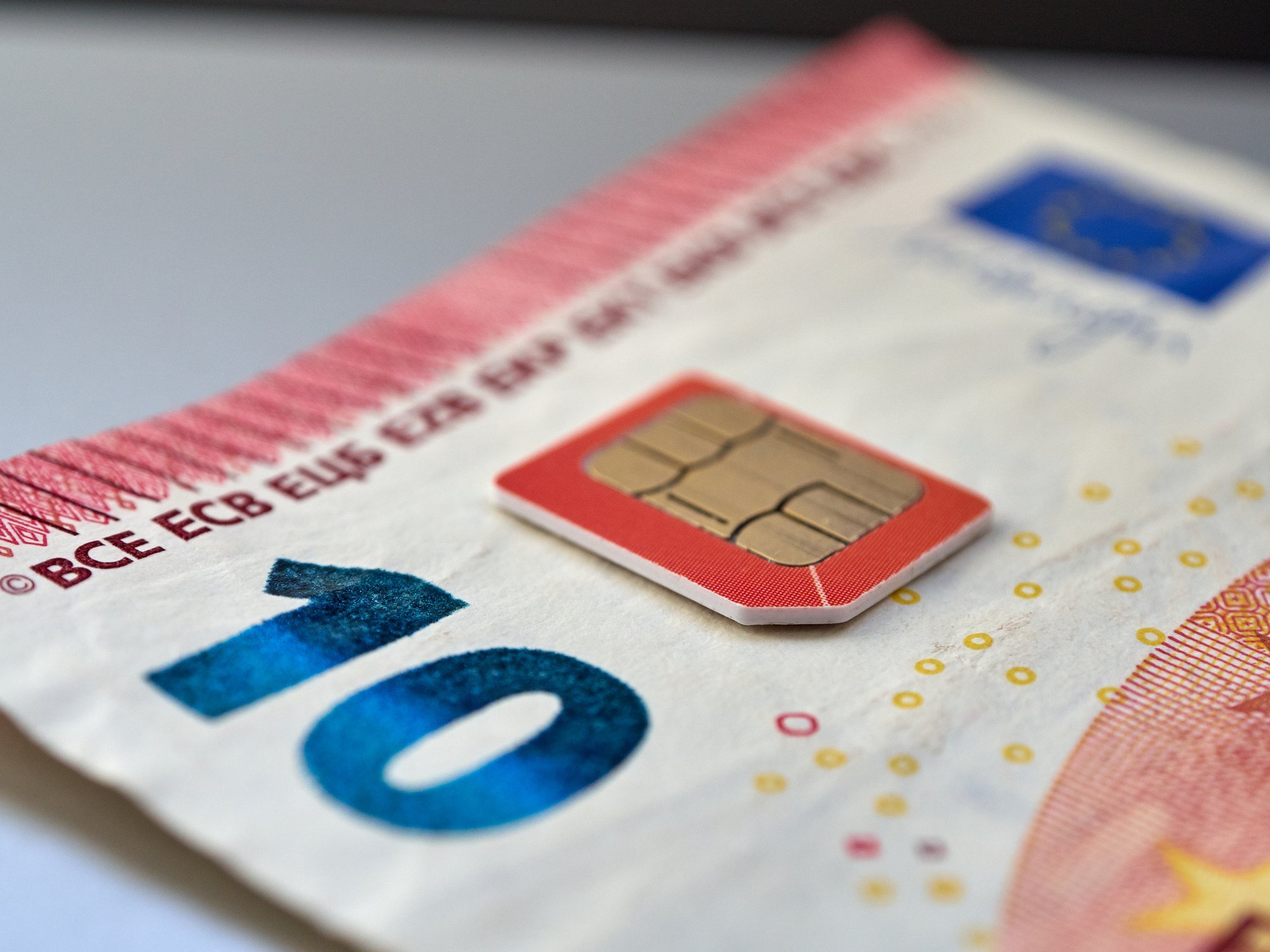 Liko ir be interneto, ir be pinigų: įsigyta SIM kortelė buvo užblokuota ...