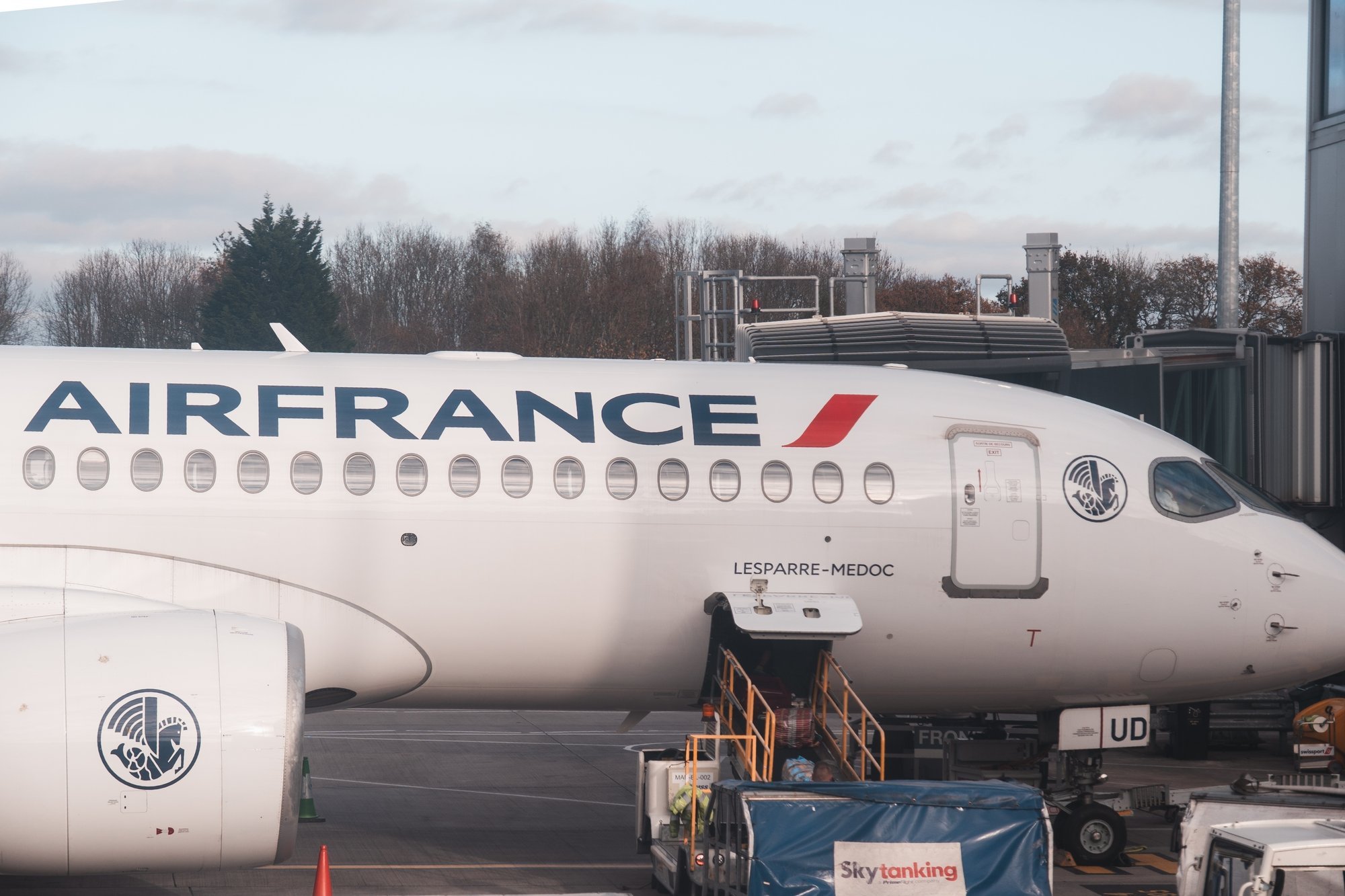 French Court Recognizes Flight Attendant's Breast Cancer as Occupational Illness
