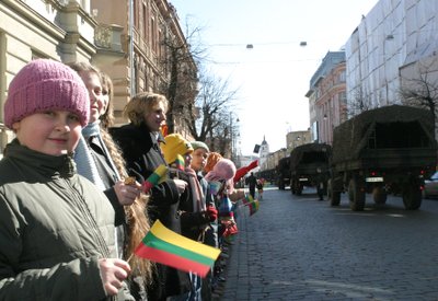 Narystės NATO proga - karinės technikos paradas Vilniuje