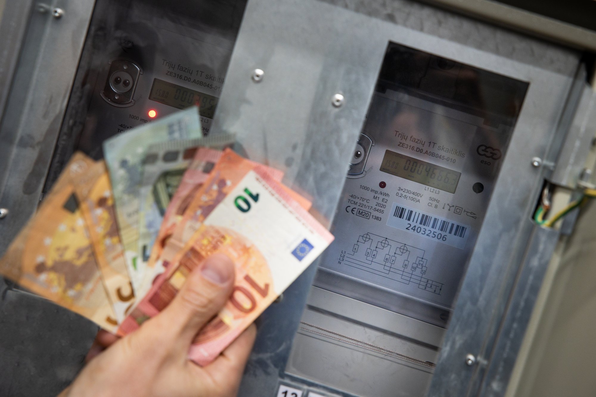 Fake Emails: Thousands Send Messages to Wrong Recipients, Pay Up or Face Fees