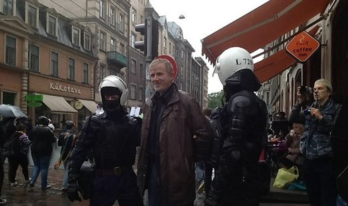 пьяные минет в парке На гей-параде в Риге задержан один пьяный протестующий - Delfi RU