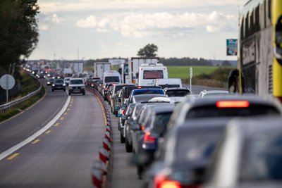 Automobilių spūstys Vilnius - Kaunas kelyje