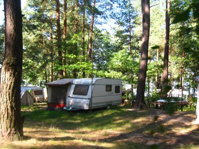 Nameliai ant ratų prie Stirnių ir Baltųjų Lakajų ežero