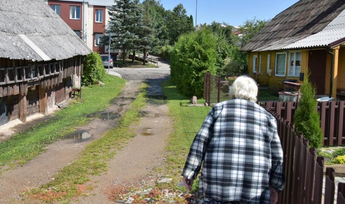 Smarki Plungę siaubė smarki liūtis, užtvino miesto gatvės: gyventojai skendo ...
