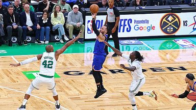 NBA pusfinalių starte fenomenalus Jokičius apvogė „Thunder“, o čempionai krito prieš „Knicks“