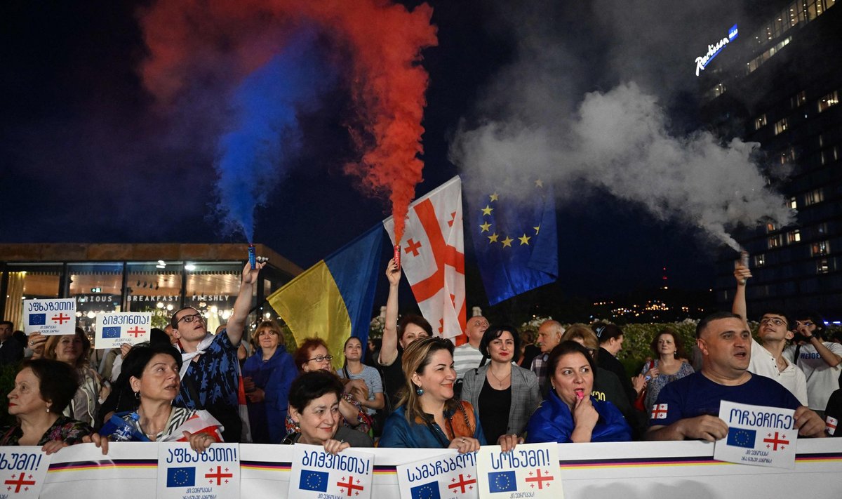 Tūkstančiai kartvelų susirinko dalyvauti koncerte, skirtame surinkti lėšų sulaikytiems protestuotojams