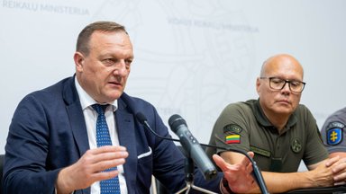 Tiesiogiai – iš VRM: spaudos konferencija dėl į Lietuvos oro erdvę įskridusio bepiločio orlaivio