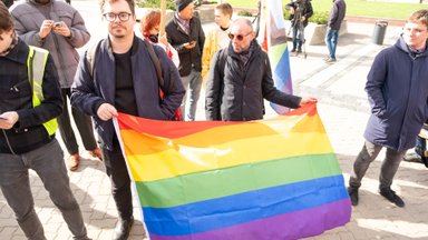 Prie Seimo vyksta LGBT bendruomenės protestas dėl neįteisintos tos pačios lyties partnerystės