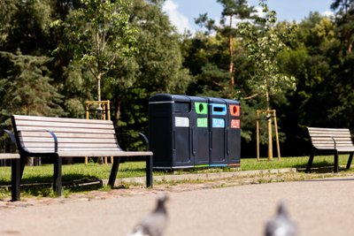 Šiukšlių dėžės Vingio parke