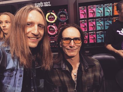 Robertas Semeniukas su Steve Vai