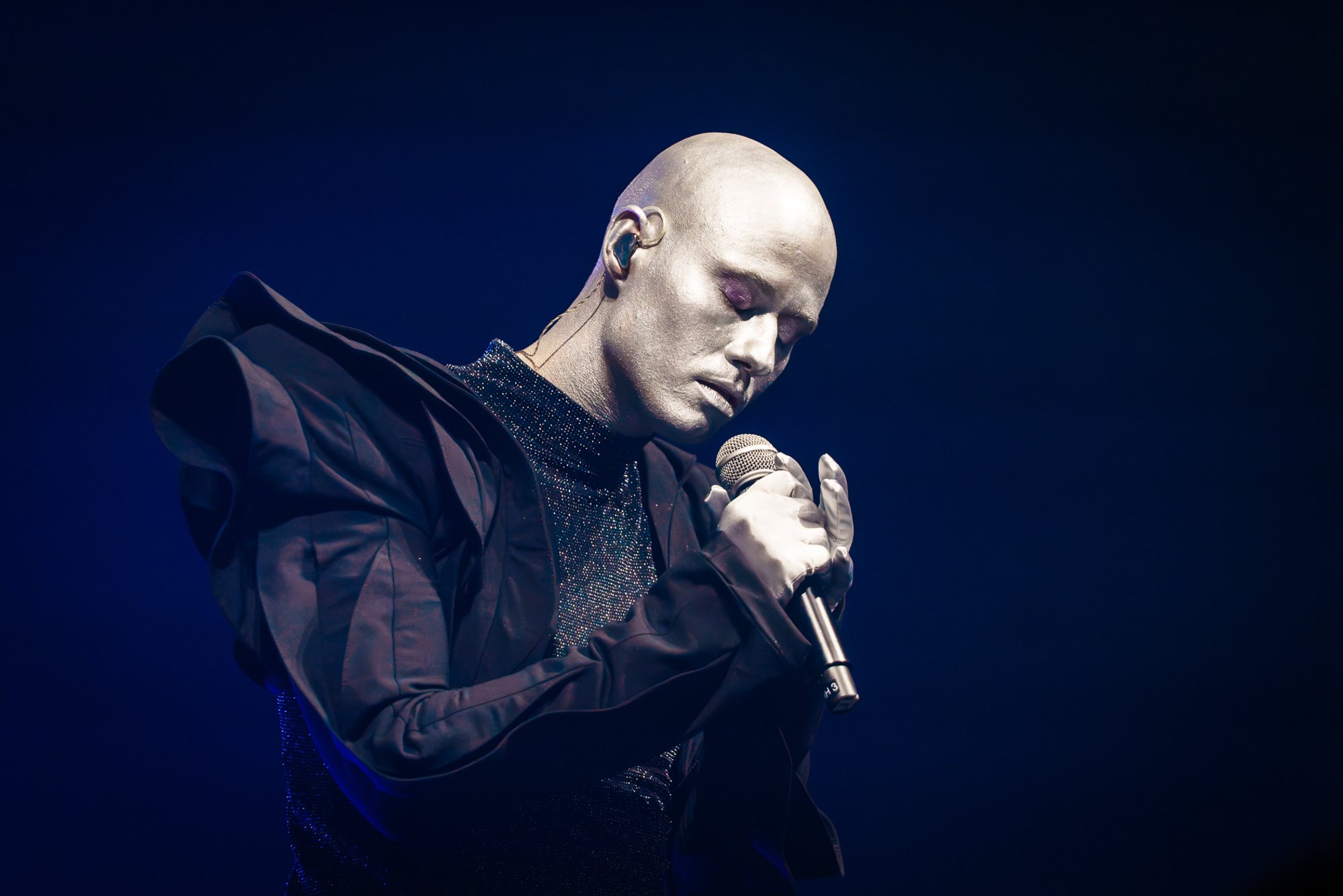 Lion Ceccah: sidabrinis berniukas – tai šiuolaikinis žmogus technologijų ir jausmų sankirtoje