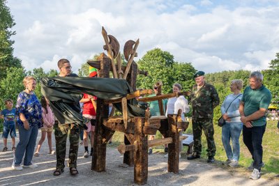 Valstybės dienos vakarą dzūkai rinkosi giedoti Tautišką giesmę į Merkinę