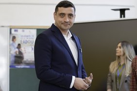 Rumunijos kraštutinių dešiniųjų pažiūrų kandidatas laimėjo pirmąjį prezidento rinkimų turą