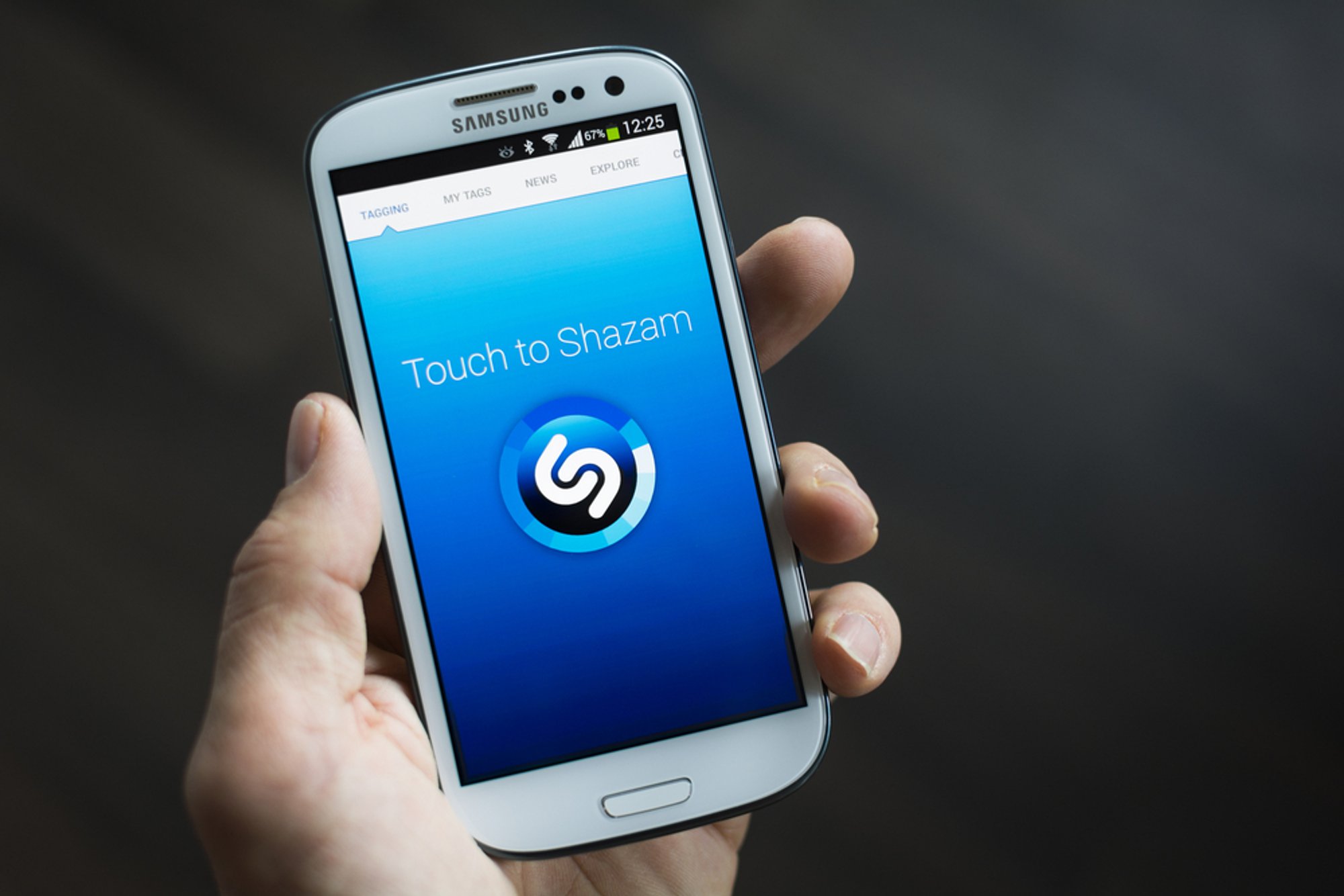„Apple“ perka muzikos atpažinimo programėlę „Shazam“ - Delfi mokslas