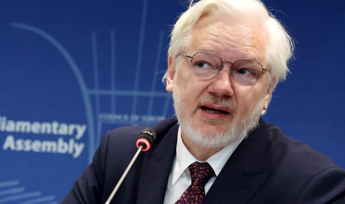 J. Assange'as beveik 14 metų praleido uždarytas Ekvadoro ambasadoje Londone