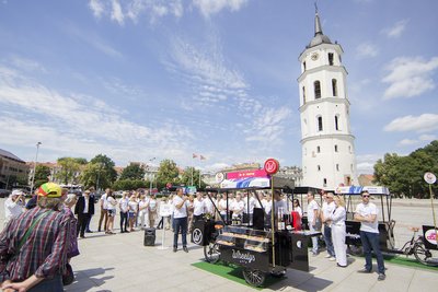 Dviračiai „Wheelys“ ir „M DONUTS“ spurgos