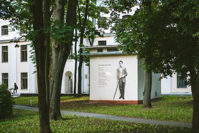 Gatvės meno piešinys skirtas modernistui Henriui Parlandui „Henry Parland“, ( aut. T. Šimkus), nuotraukos aut. A. Aleksandravičius.