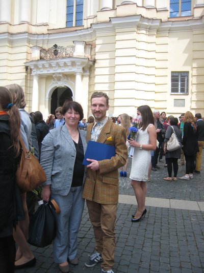 Diplomų įteikimų ceremonijoje Tautvydas kartu su mama Liucija