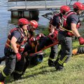 Gelbėjimo operacija Kaune: ugniagesiai traukė žolėse įsipainiojusį žmogų