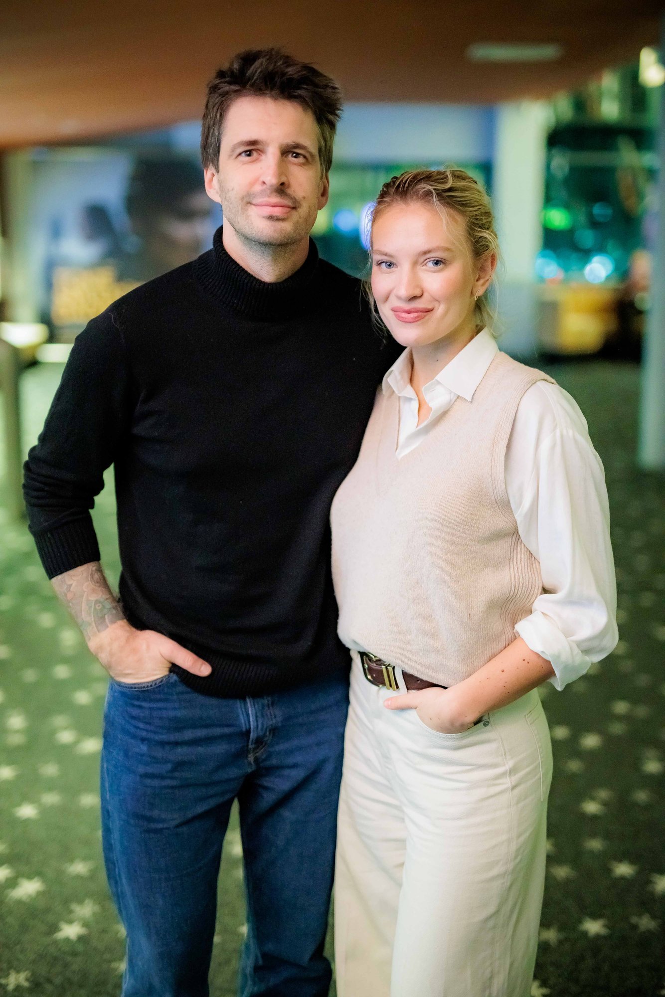 Singer Justinas Jarutis marries fiancée Urte by the sea