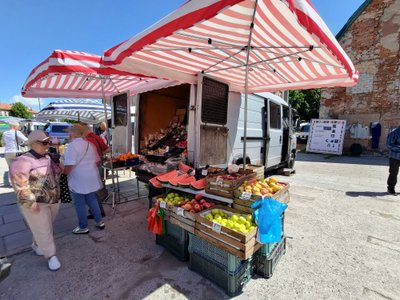 Šventinė prekyba Klaipėdos senajame turguje. Š. Meškio nuotr.