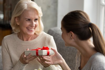 Geriausia dovana mamai galėtų būti kažkas, kas padėtų jai atsipalaiduoti ir pasijusti ypatingai.